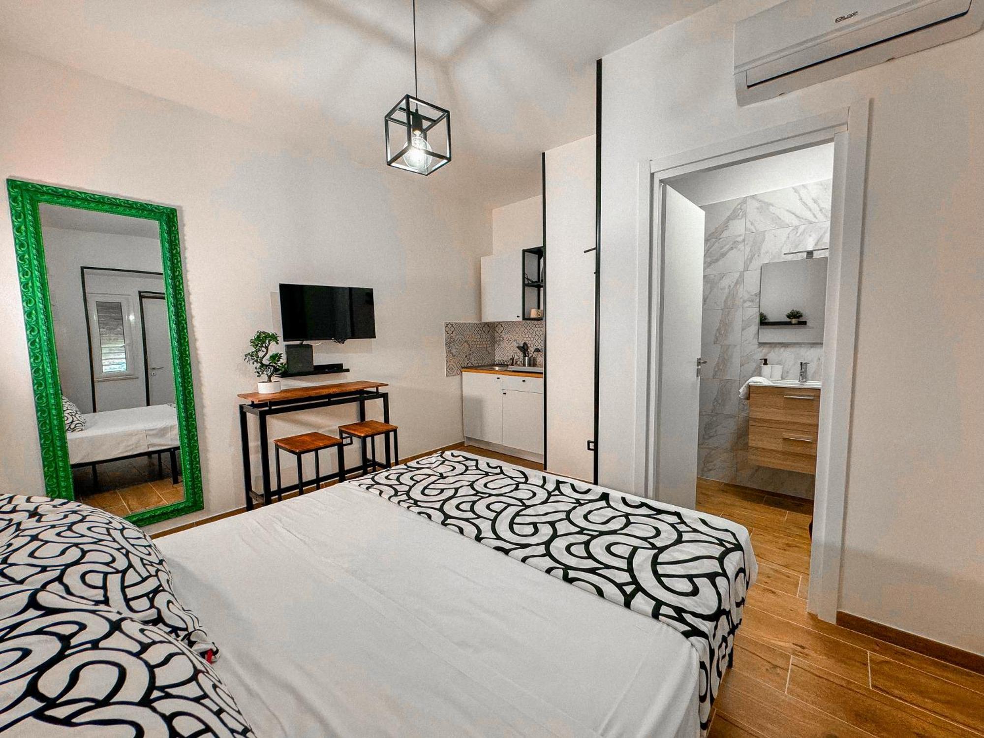 The Quarters Naples Apartments מראה חיצוני תמונה